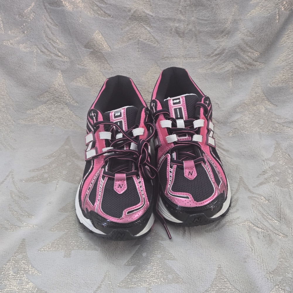 NEW BALANCE UNISEX Black And Pink